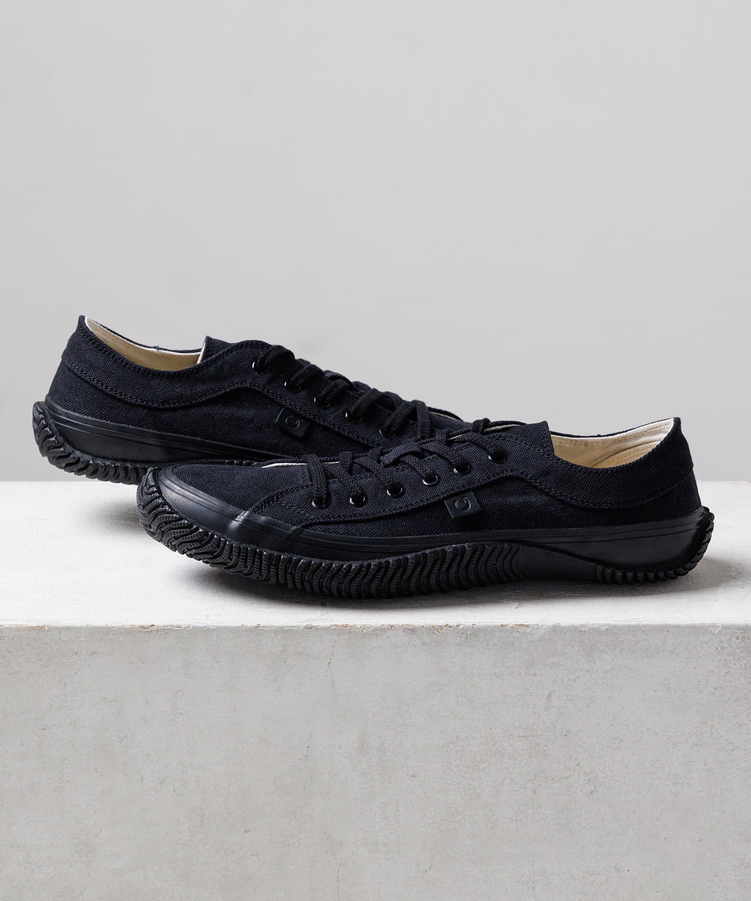 SP-1057 Black/Black - SPINGLE