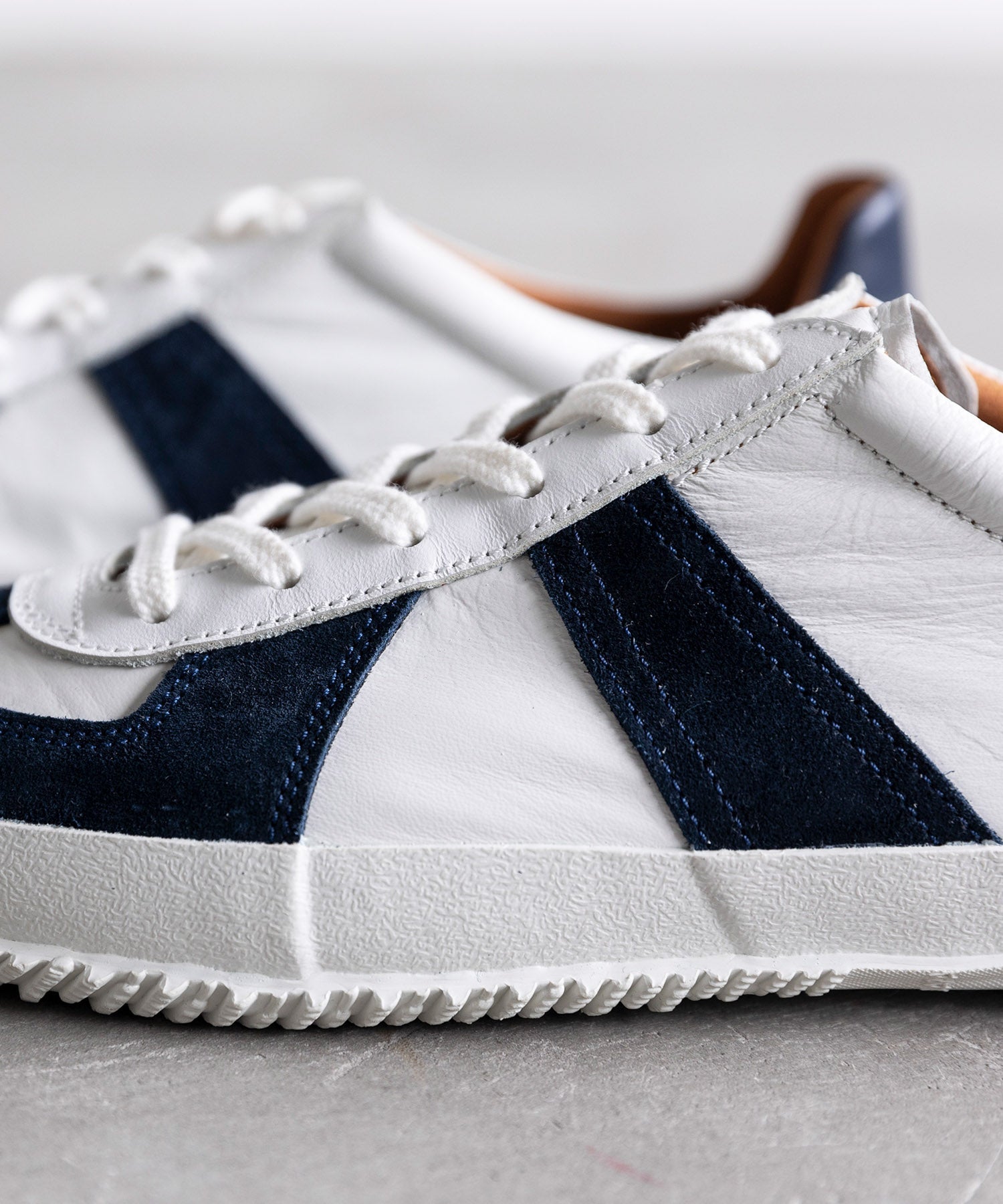 SP-1047 White/Navy