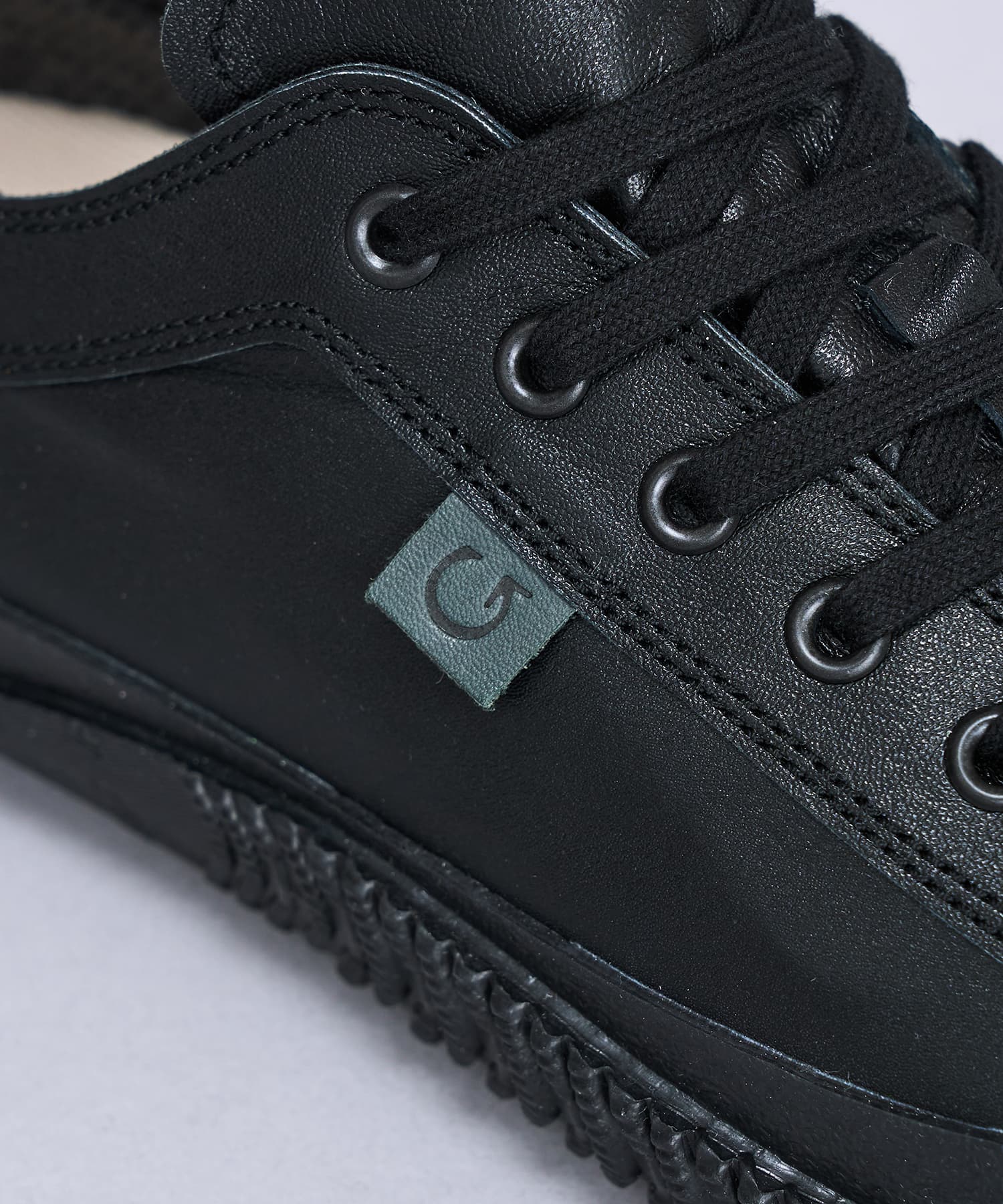 SP-1077 Black